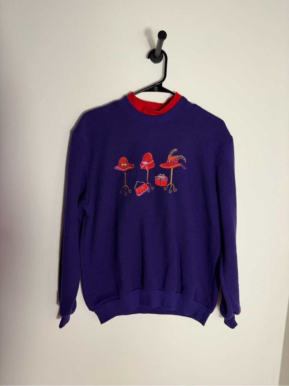 90’s Purple Hat Motif Crewneck Sweater with Red Accents